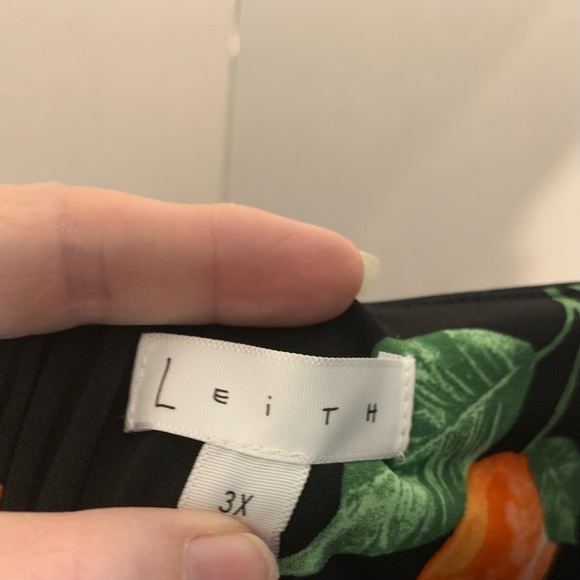 LEITH Black Camisole Tank With Fun Summer Orange Print Size 3X - Picture 4 of 10